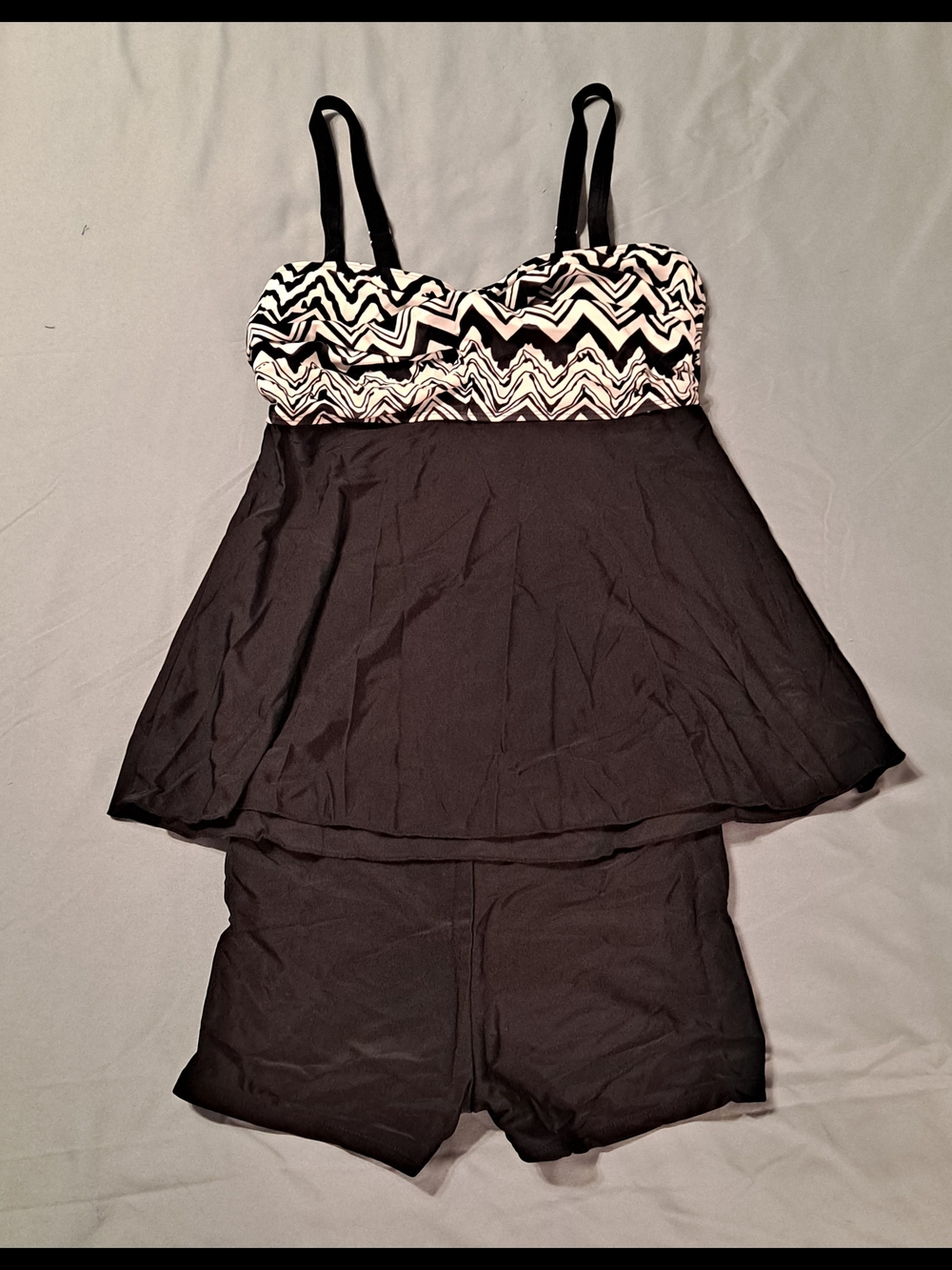 Black & White Chevron Top With Boy Shorts Set Size Medium
